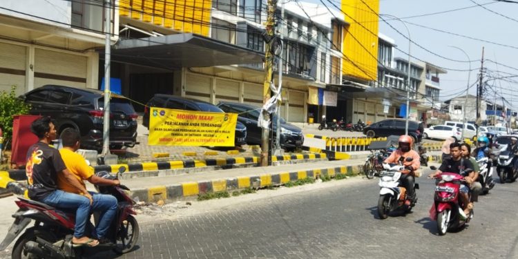 Proyek Betonisasi Jalan Karet Raya Diprotes Pedagang Pasar Bersih Malabar