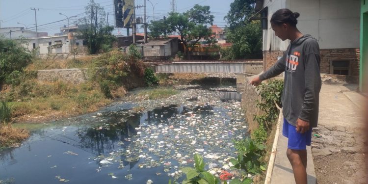 Sampah Memenuhi Kali, DLH Cilegon Akui Punya Keterbatasan