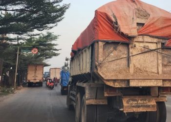 Truk Tanah Beroperasi Siang Hari, Pemkab Tangerang Dinilai Setengah Hati Lindungi Pengguna Jalan