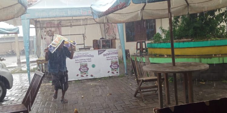 Hujan Deras Selama Satu Jam, Warga Pandeglang Bersorak Gembira 