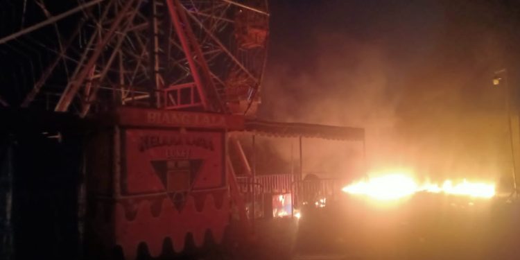 Seorang Anak Tewas Kesetrum, Wahana Hiburan Malam di Pabuaran Kabupaten Serang Dibakar Warga