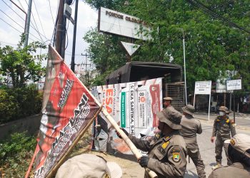 Gandeng Bawaslu, Satpol PP Tertibkan APK di Jalan Protokol Kota Cilegon