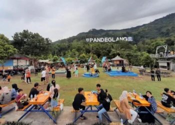 Keindahan Landmark Gunung Karang Pandeglang, Liburan Bisa Sambil Camping