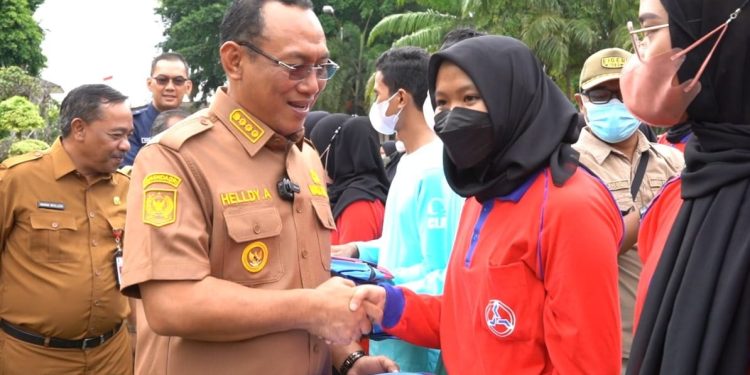 Lepas 50 PMI Bekerja ke Malaysia, Wujud Walikota Helldy Peduli Pahlawan Devisa