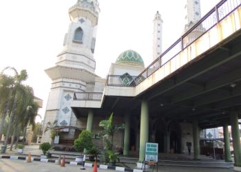 Bangunan Masjid Agung Cilegon Tak Terawat