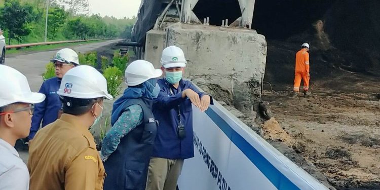 Bupati Irna Saksikan Uji Coba Limbah Sampah jadi Bahan Bakar PLTU Labuan