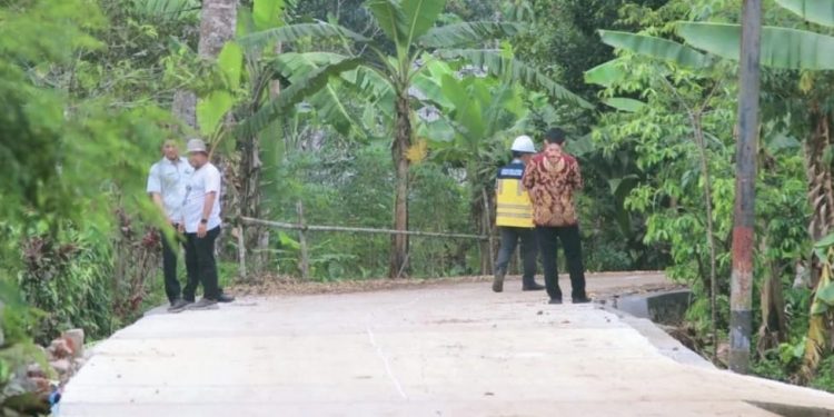 Pemprov Banten Monitoring Proyek yang Dibiayai Bankeu di Pandeglang