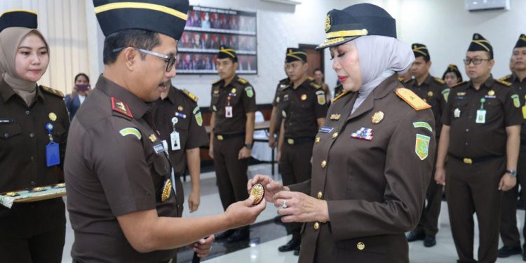 Lantik Petinggi Kejati dan Kejari, Kajati : Jauhi Pelanggaran