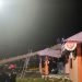 Pohon Besar yang Menimpa Kantor Kecamatan Karangtanjung Dipotong