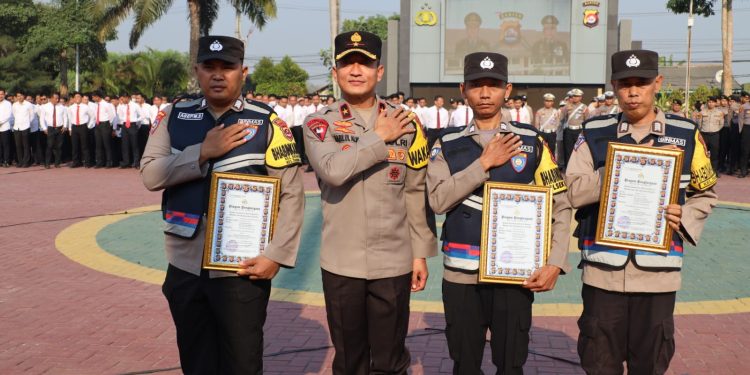 Polda Banten Beri Penghargaan Tiga Anggota Bhabinkamtibmas, Apa Prestasinya?