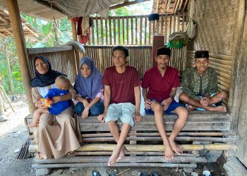 Bapak dan Lima Anaknya Secara Berturut-turut Mengalami Kebutaan