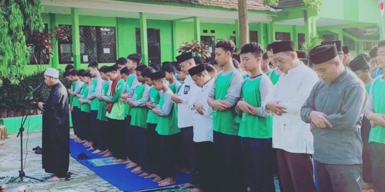 MTs Negeri 1 Pandeglang Salat Gaib untuk Para Syuhada Palestina