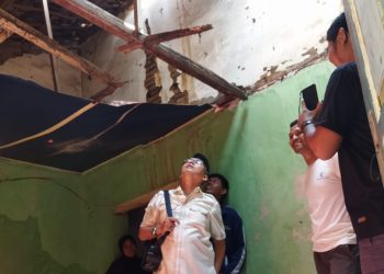 Atap Rumah Warga Pabean Ini Memprihatinkan, Sebagian Sudah Ambrol