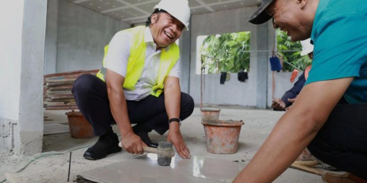 Tinjau SMKN 18 Pandeglang, Al Muktabar Pasang Granit