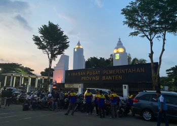 Jelang Penetapan UMK, Ribuan Buruh Kepung KP3B