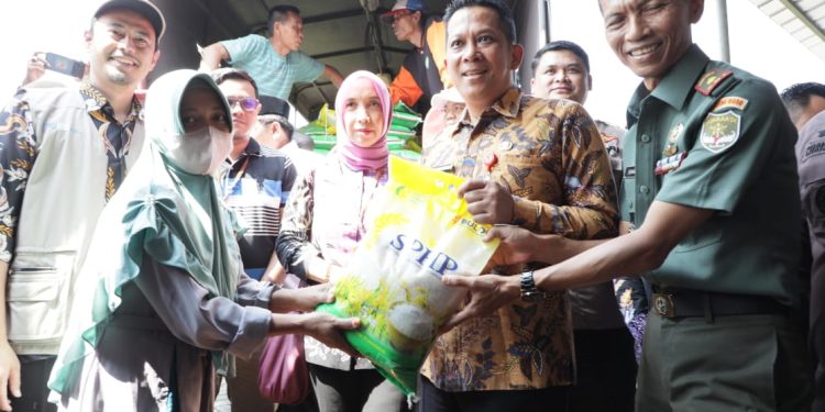 Pemkab Tangerang Gelar Operasi Pasar Beras Murah di Pasar Gudang Tigaraksa