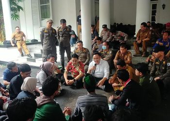 Satu Hari Menjabat, Pj Bupati Lebak Sudah Didemo Mahasiswa