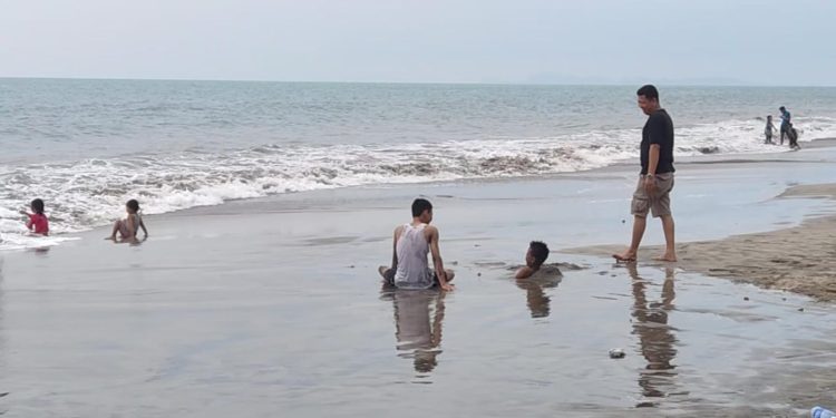 Jelang Nataru Pelaku Usaha di Anyar-Cinangka Berharap Isu Gunung Anak Krakatau Tidak Semakin Liar