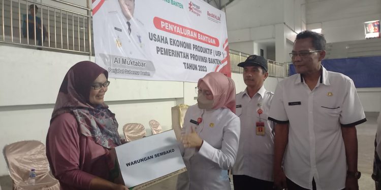 Kuatkan Ekonomi Keluarga, Dinsos Banten Salurkan Bantuan UEP