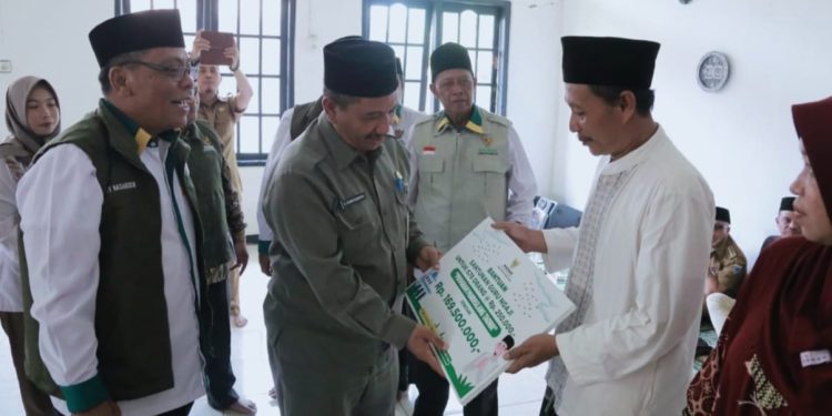 Jelang Akhir Tahun, 678 Guru Ngaji di Pandeglang Terima Santunan Baznas