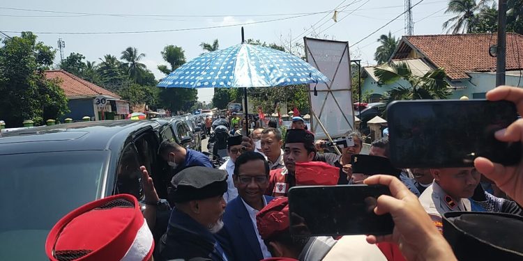 Datang ke Lebak, Mahfud MD Disambut Meriah Masyarakat dan Jawara Pantura Banten