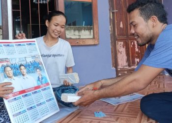 Unik, Relawan GBN Sosialisasikan Prabowo-Gibran dengan Bagi-bagi Tempe