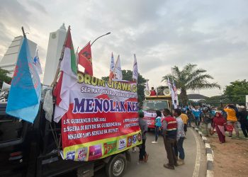 Ribuan Buruh Kepung Kawasan Pusat Pemerintahan Provinsi Banten, Minta Al Muktabar Dicopot