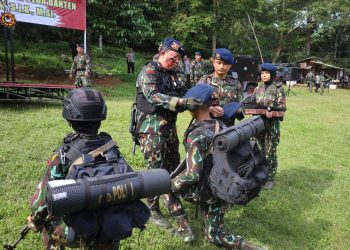 Kapolda Banten Pimpin Upacara Pembaretan Bintara Remaja Satbrimob Polda Banten Angkatan 49