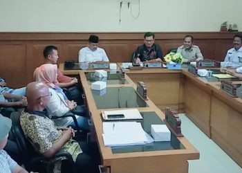 Warga Pandeglang Desak Satpol PP Setop Proyek BTS di Kelurahan Kadumerak