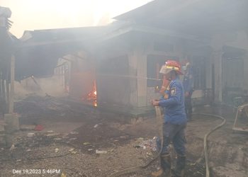 Akibat Tungku Masih Menyala, 2 Rumah di Baros Ludes Terbakar