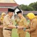 Pj Bupati Tangerang Bagikan 1.500 Bibit Cabai ke ASN