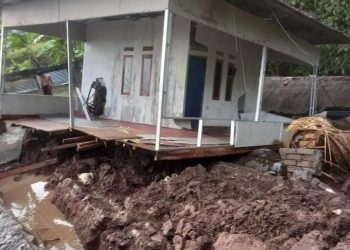 Diguyur Hujan Deras, 2 Rumah di Pandeglang Tergerus Tanah Longsor
