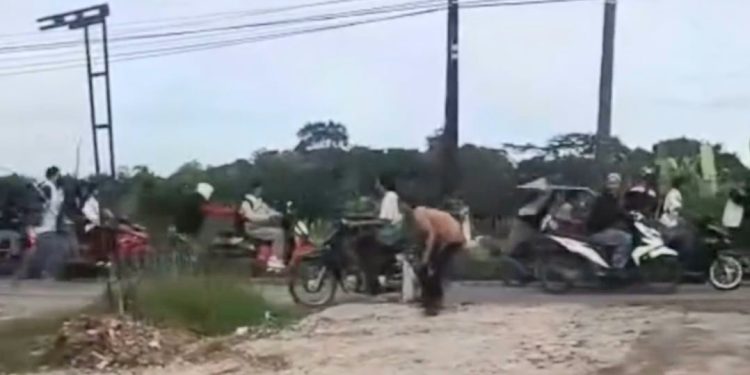 Tawuran Pelajar Dibubarkan oleh Warga di Rangkasbitug Viral