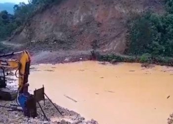 Diduga Dampak Aktivitas Tambang, Jalan Desa di Area PT SBJ Cibeber Longsor