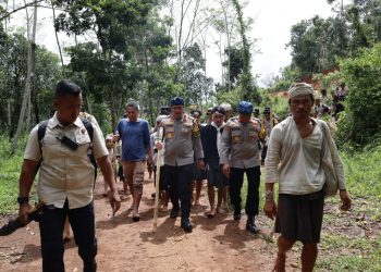 Demi Temui Masyarakat Baduy Dalam, Kapolda Banten Jalan Kaki Selama Lima Jam
