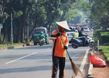 Libur Tahun Baru, Petugas Kebersihan Kabupaten Tangerang Tersebar di Tempat Keramaian