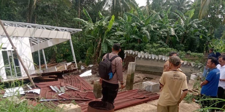 Pasca Longsor di Pandeglang, Lurah dan Kadinsos Cek Lokasi