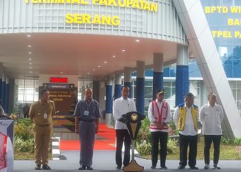 Resmikan Terminal Pakupatan, Jokowi Sebut Kota di Jawa Macet
