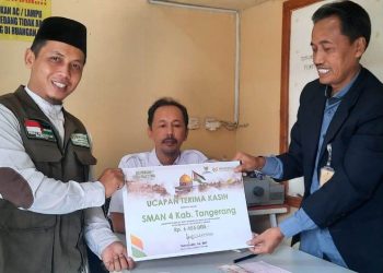 SMAN 4 Kabupaten Tangerang Berikan Donasi untuk Palestina