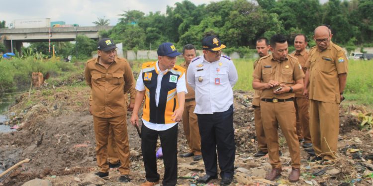Pj Walikota Serang Sebut Banjir di Unyur Akibat Tumpukan Sampah di Saluran Irigasi