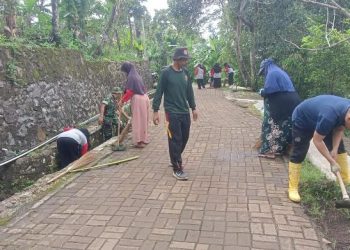 Gotong Royong Membersihkan Lingkungan, Membudaya di Kelurahan Pagerbatu