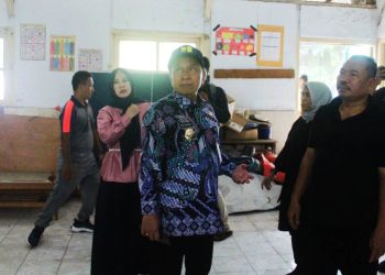 Setahun, Ruang Kelas SDN 06 Kota Serang Dibiarkan Rusak Berat, Siswa Bergantian Ikut KBM