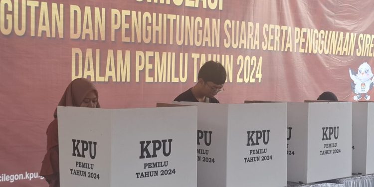 KPU Cilegon Simulasikan Pemungutan Hingga Penghitungan Suara