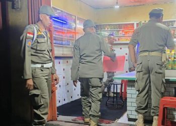 Satpol PP Cilegon Sita Ratusan Botol Miras dari Warung Jamu di Citangkil dan Ciwandan