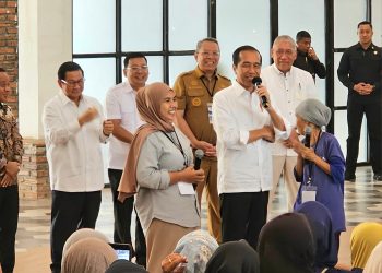 Jokowi Bagi-Bagi Beras 10 Kilogram di Kota Tangsel