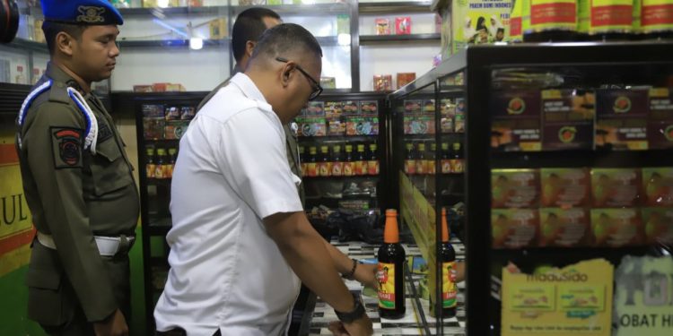Operasi Miras: Satpol PP Kota Tangerang Sita 298 Botol Miras&nbsp;