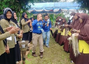 Ratusan Siswi SMPIT Putri Al Hanif Cilegon Ikuti Outing Class di Agrowisata Bukit Sinyonya