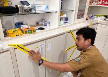 Izin Praktik Habis, Apotek di Pasar Kemis Tangerang Disegel