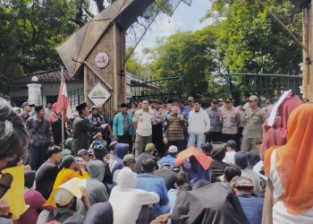 Tuntut Pembayaran Lahan Bendungan Karian, Ratusan Warga Demo Pemkab dan DPRD Lebak