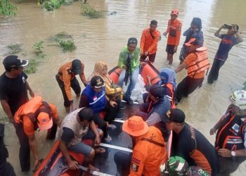 Akses Jalan 18 Desa di Pandeglang Terputus Akibat Banjir, BPBD Turunkan Perahu Karet